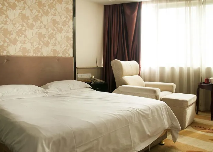 Deluxe Queen Room
